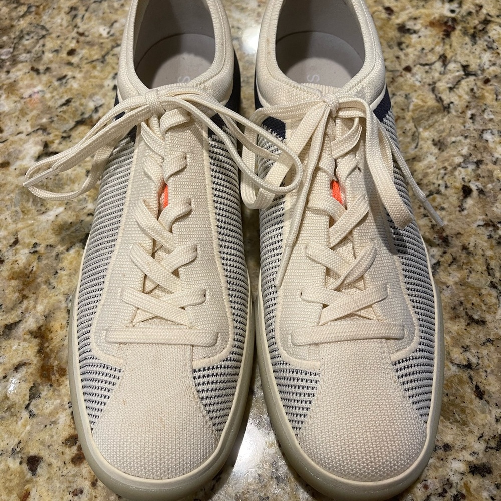 Rothy's Cream and Gray The Lace Up Sneakers w Breathable Knit and Sleek 10 9.5
